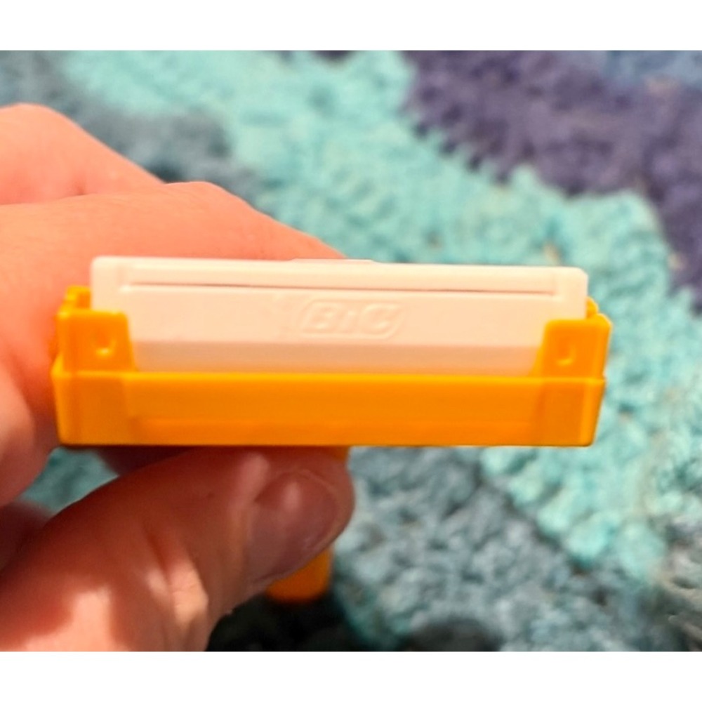 Vintage 1980s Bic Disposable Razors Orange Plastic Single Blade NOS Shave 2 Pack - Picture 3 of 6